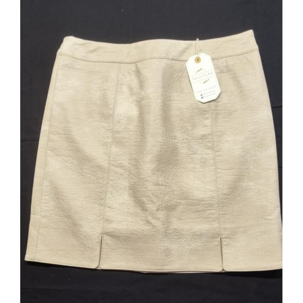 NWT Loveriche Women's tan mini skirt Faux Leather Full Front Zipper sz. S